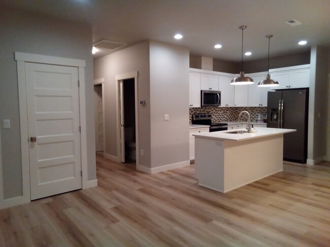 1975 W 39th Ave
