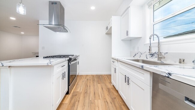 Foto del edificio - 5816-5818 Kester Ave.