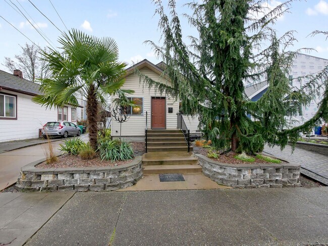 Building Photo - 2 Beds and 1 Bath Exceptional Single-famil...