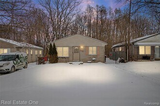 Building Photo - 21046 Wakedon St