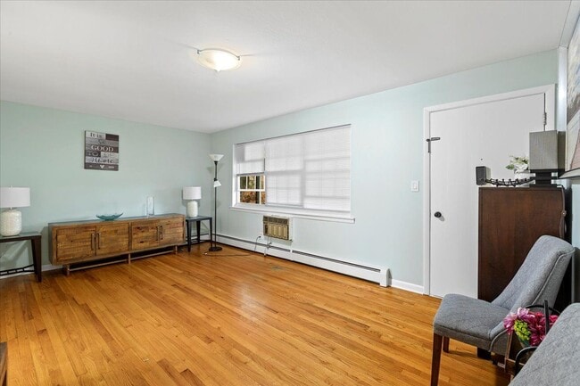 Foto del edificio - 1725 Howard Ave