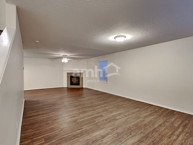Building Photo - 1211 N Cambrick Drive