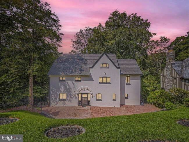 Building Photo - 220 Longwood Rd
