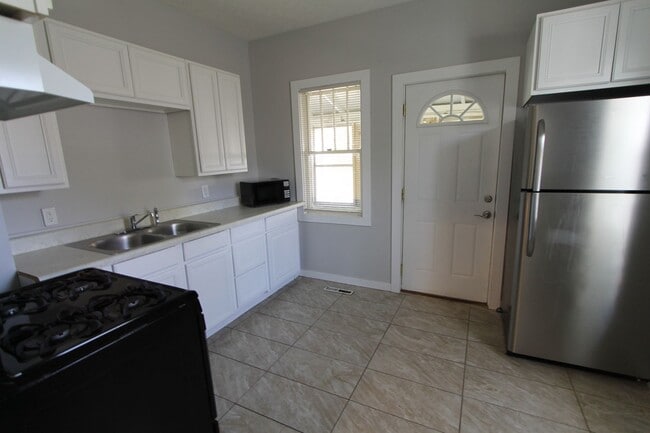 Building Photo - Lovely South Omaha Home. Available Soon!  Appliances Included