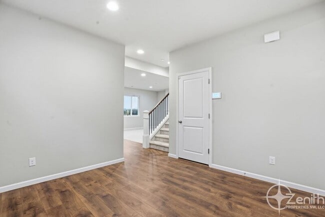 Building Photo - 9019 N Dogwood St