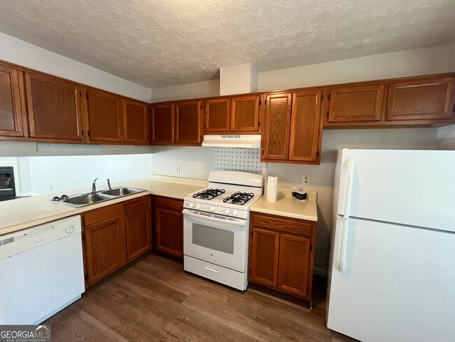 Building Photo - 3461 Kingswood Run
