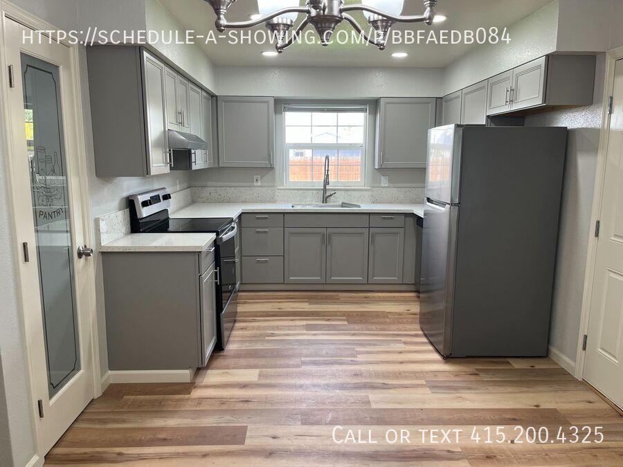 Foto principal - Stunningly Remodeled 3-Bedroom Home in Mer...