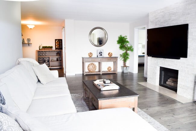 Building Photo - 16169 Sunset Blvd