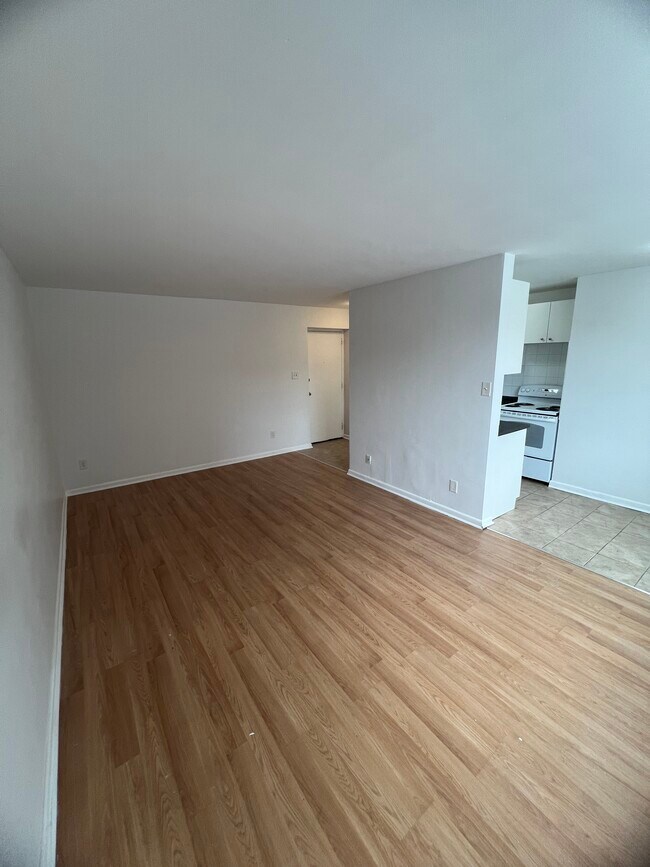 Photo du bâtiment - 1535 Birchmount Rd