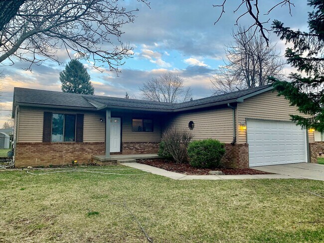 Building Photo - 5071 Rockwood Dr