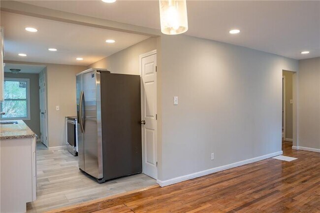 Foto del edificio - 180 Sewanee Ave NW