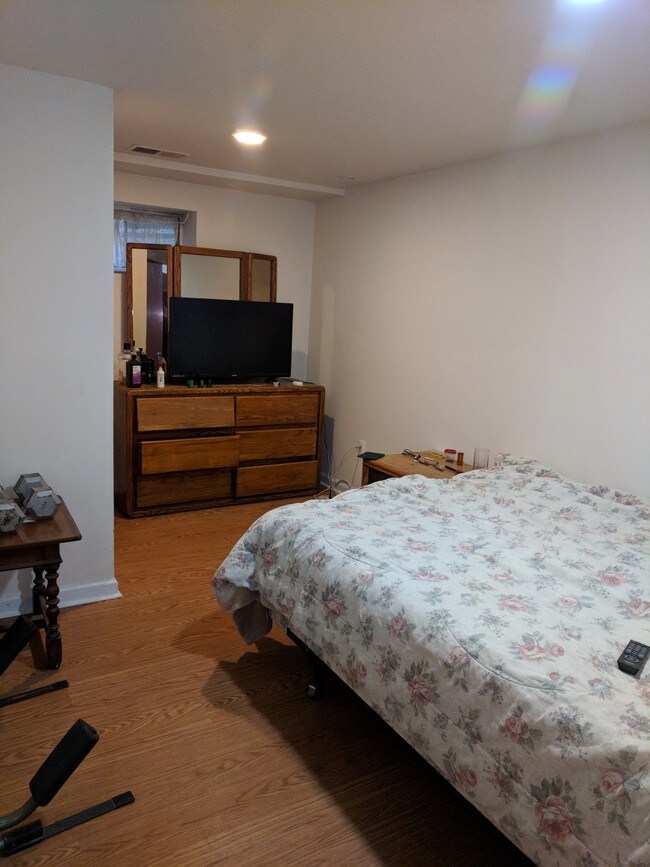 bedroom - 11290 Lucasville Rd