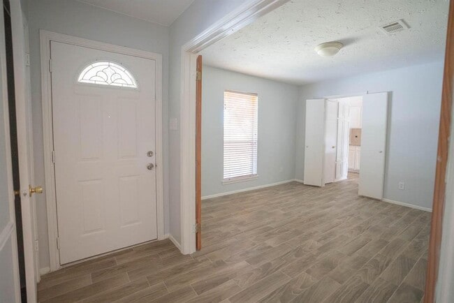 Building Photo - 3134 Jenny Dr