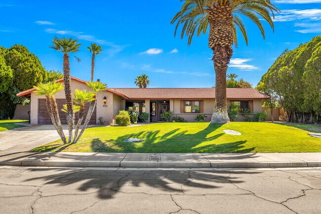 Building Photo - 850 N Cll Quetzal