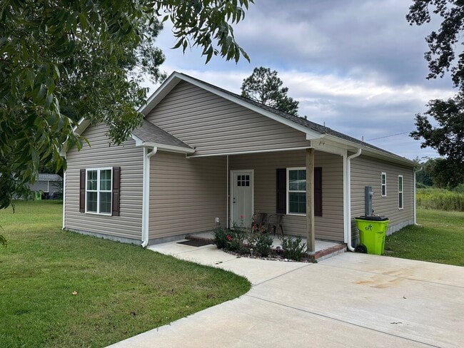 Building Photo - Cozy 2-bedroom home in New Bern