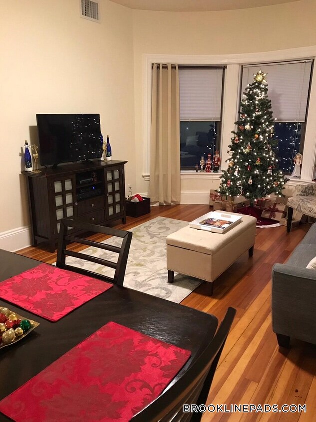 Foto principal - 1463 Beacon St