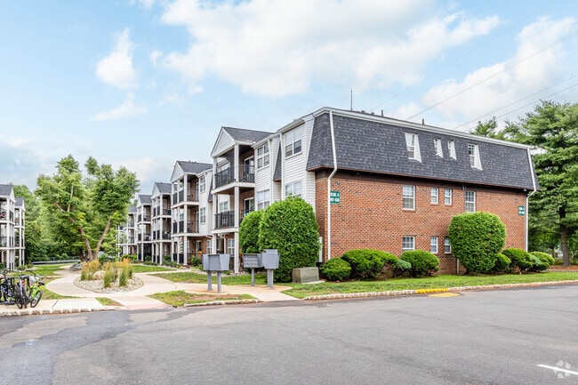 Building Photo - Oak Tree Village