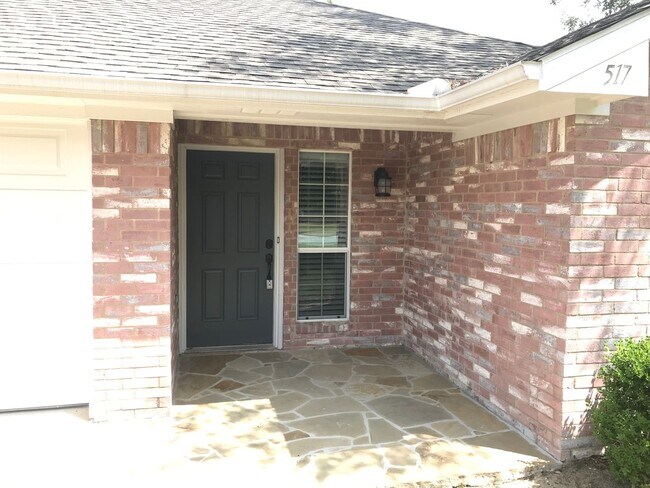 Building Photo - 517 Molly Ln