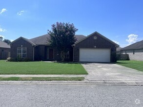 Building Photo - 2402 Lancashire Ln