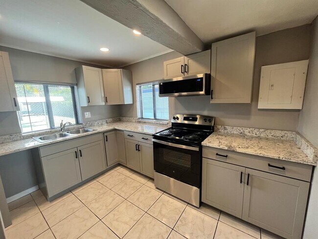 Foto del edificio - 302 SW 10th Ave