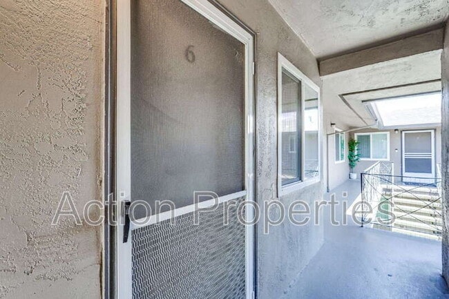 Building Photo - 2186 Carlmont Dr