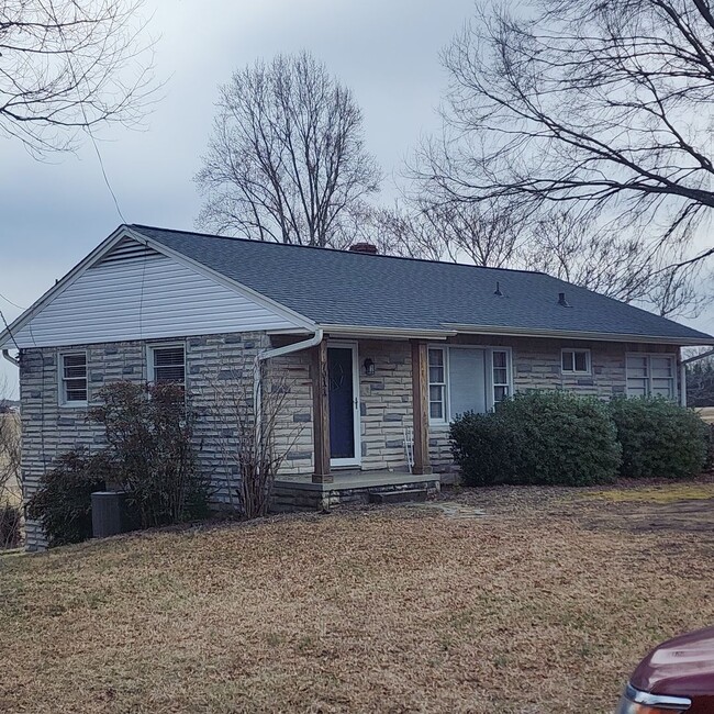 Building Photo - FOR RENT:Cute and Cozy 3 Bedroom, 1 Bath C...