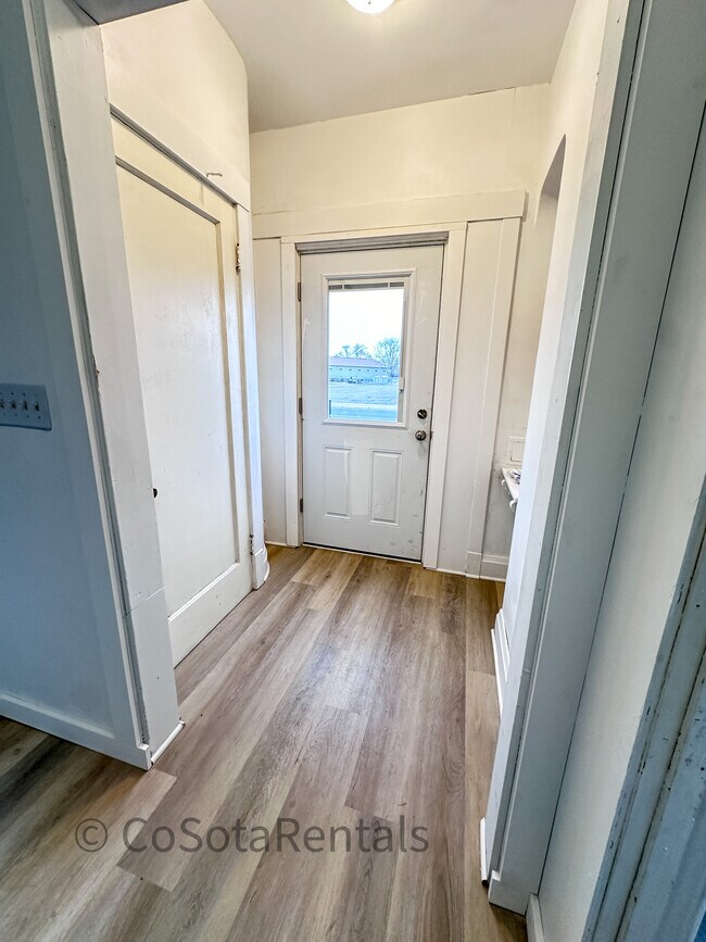 Foto del edificio - 1023 N Riverfront Dr