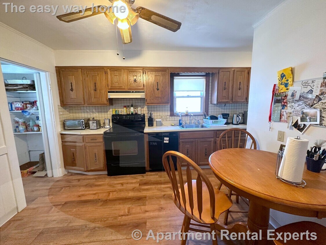 Primary Photo - East Arlington 2 Bedroom - Parking - Well ...