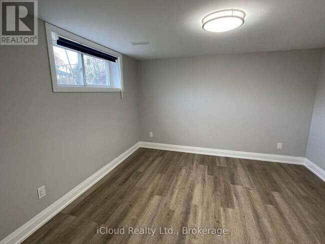 Photo du bâtiment - 22 Decarie Cir