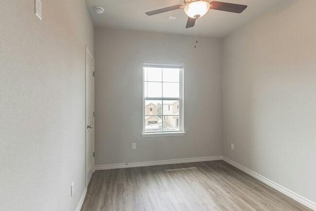 Building Photo - 120 Peruna Dr