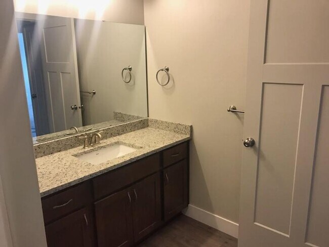 Foto del edificio - T704EE