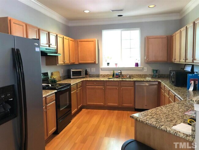 Building Photo - 304 Longchamp Ln