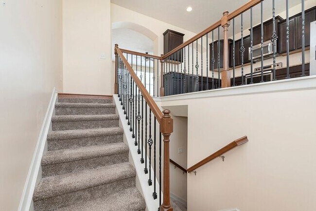 Building Photo - 3 Bedroom 2.5 Bath Townhouse in Fishers! R...