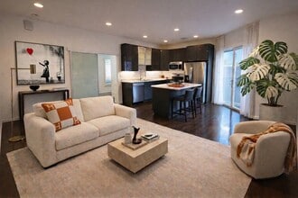 Building Photo - 1119 Poinsettia Dr