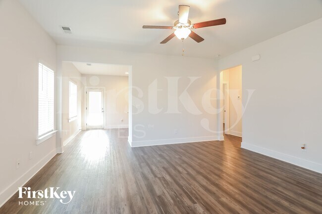 Foto del edificio - 1414 Woodridge Pl