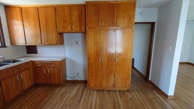 Kitchen - 5026 W 122nd St