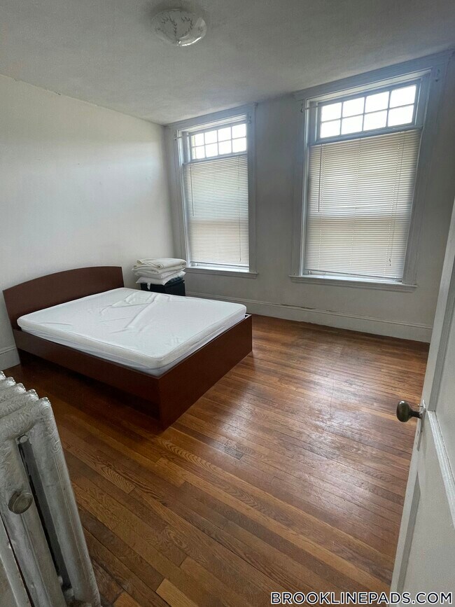 Foto del edificio - 1673 Beacon St