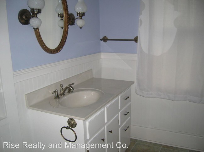 Building Photo - 2671 Canal Dr