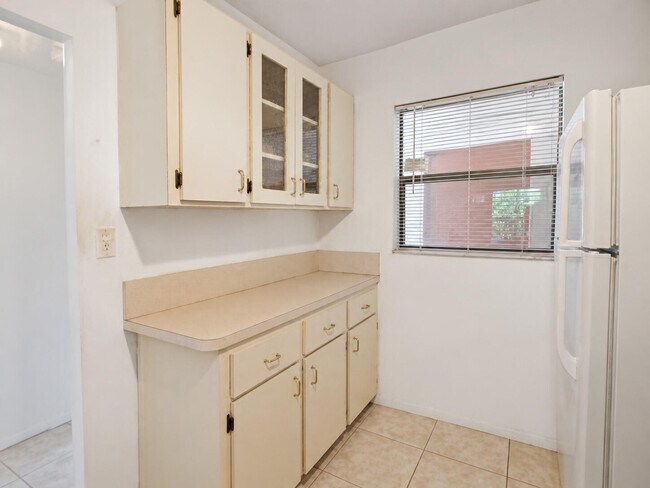 Foto del edificio - 7260 Woodmont Ave