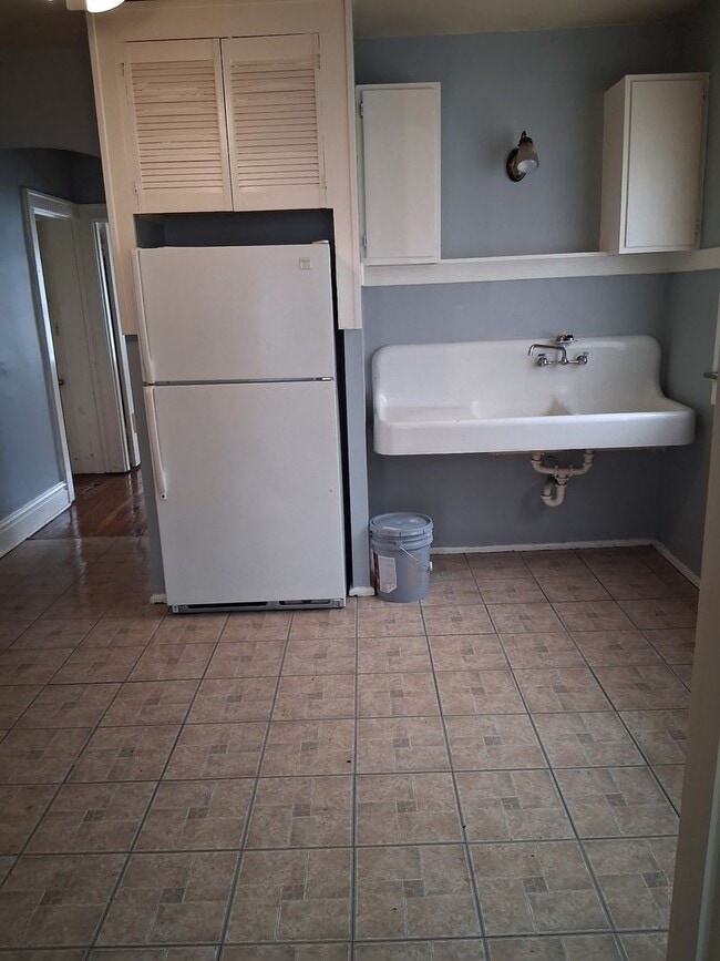 Building Photo - Welcome to 5028A Mardel in St. Louis, MO!