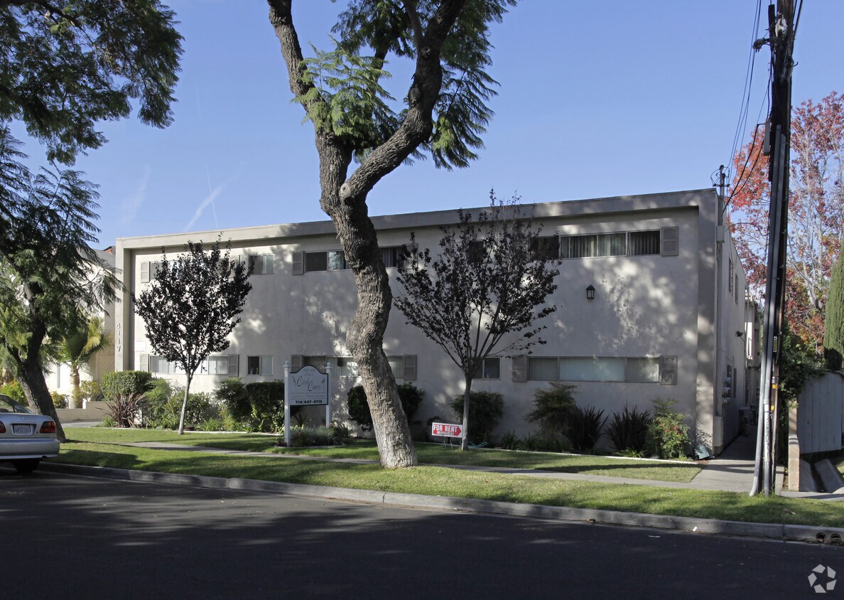 Building Photo - Carol Courts Apartments