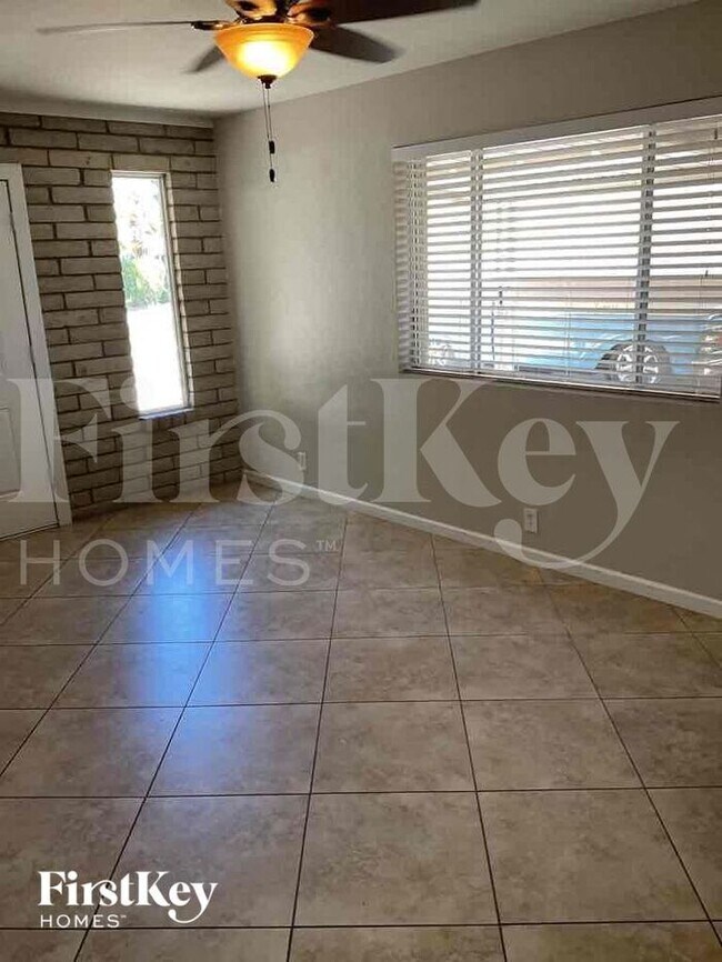 Foto del edificio - 3839 W Lupine Ave