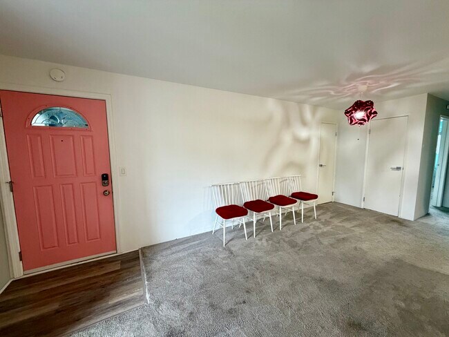 Foto del edificio - 22985 Marine View Dr S