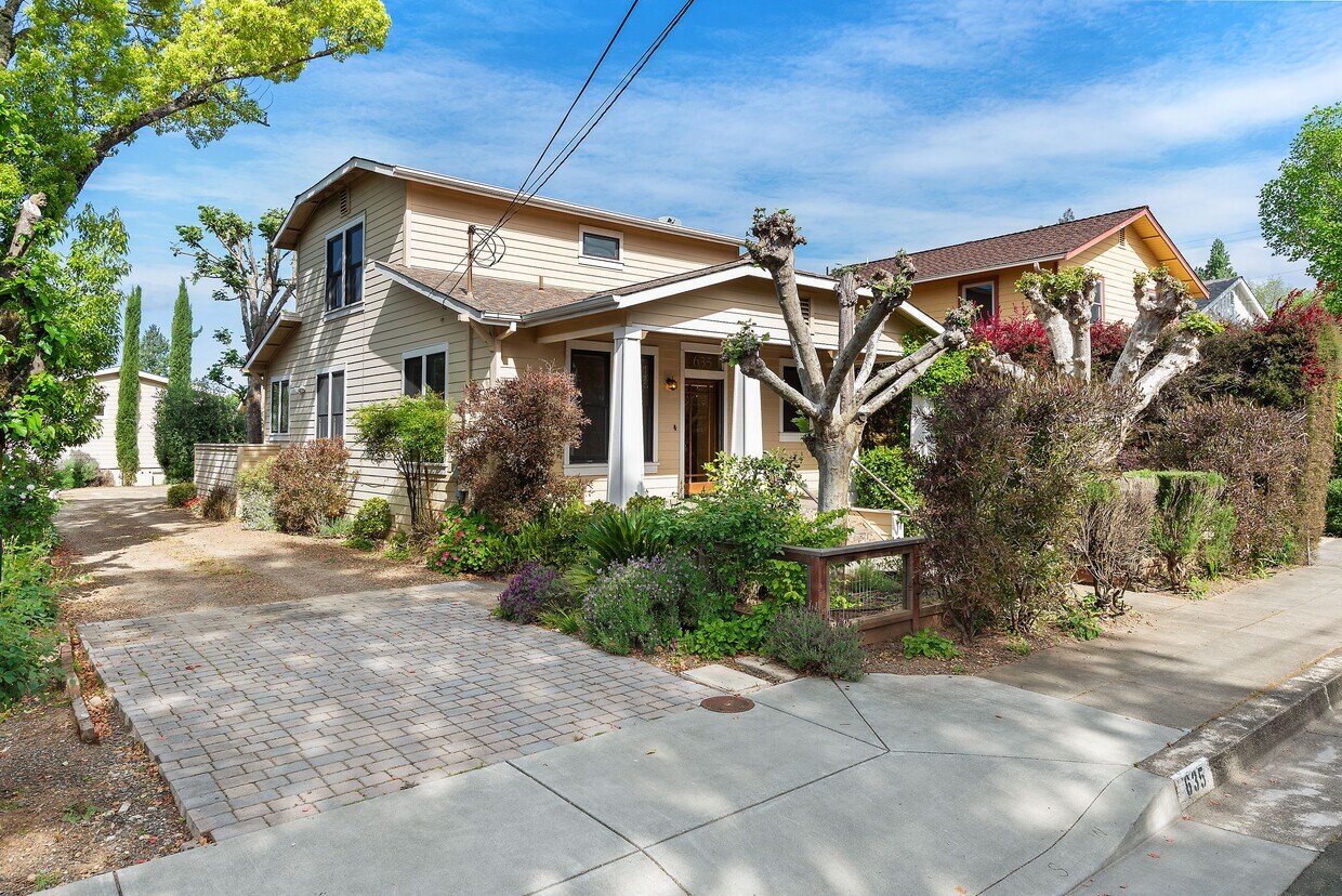 Foto principal - 635 Brown St