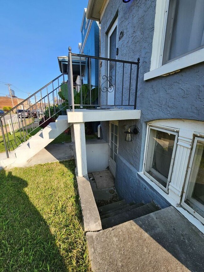 Lovely Single Family Home Located in the Hill House Rental in St