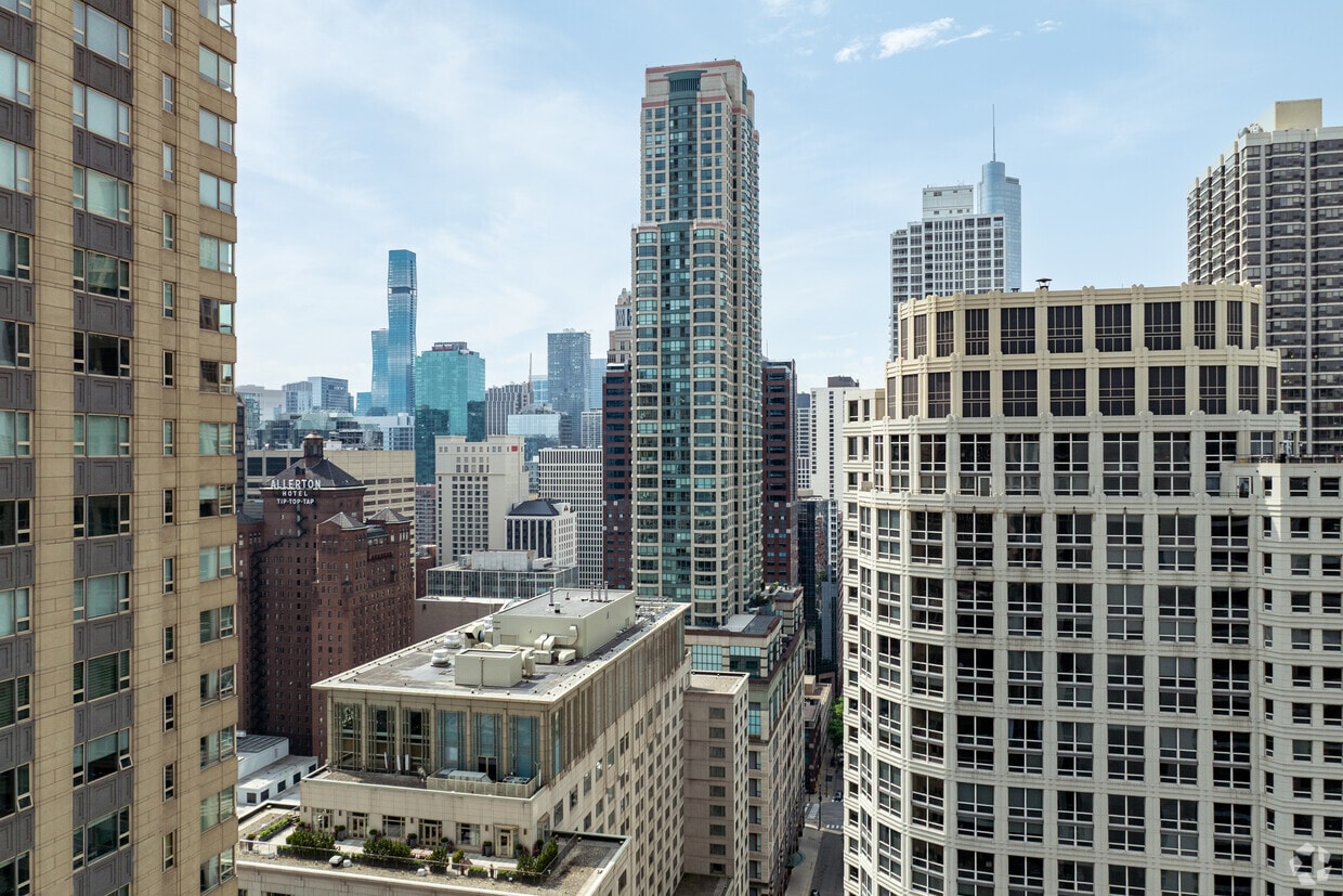 Primary Photo - The Huron at 100 East