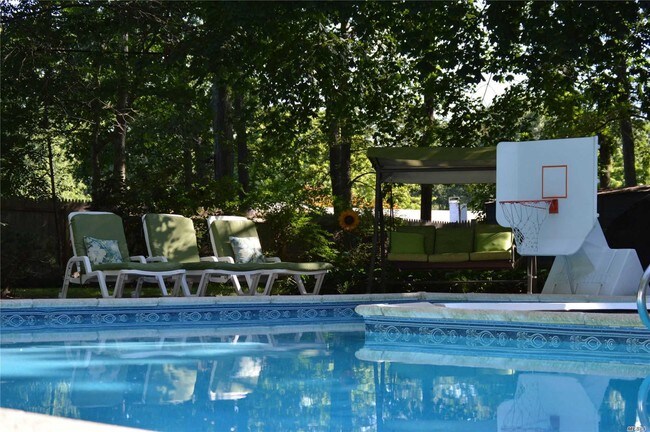 Foto del edificio - 23 Blueberry Ln