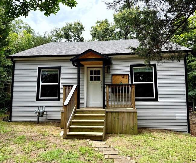 Building Photo - 1412 W Bullock St
