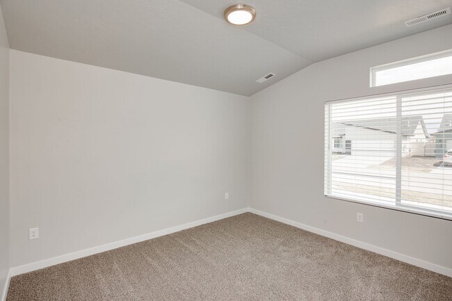 Foto del edificio - 4 Bedroom Home.
