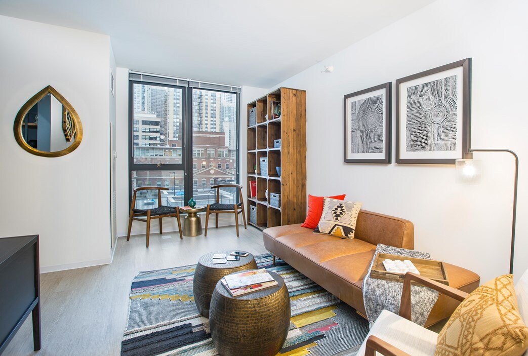 Primary Photo - 702 N Wells St